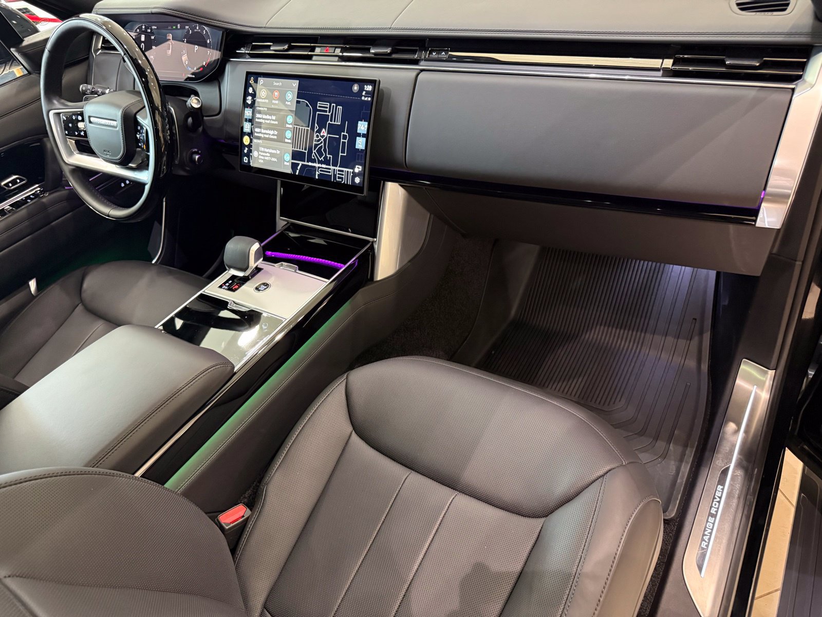 New 2025 Land Rover Range Rover Long Wheelbase SE AWD/4WD image 19