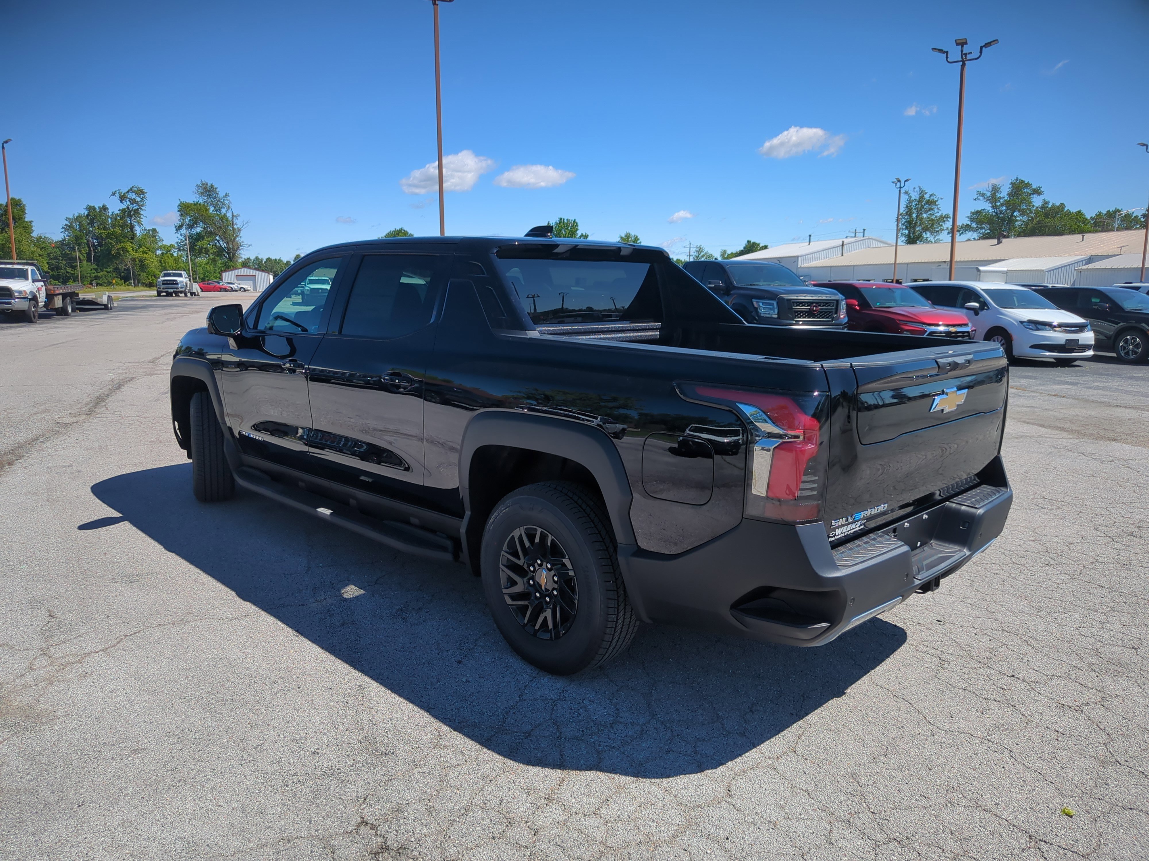 New 2025 Chevrolet Silverado EV LT image 5