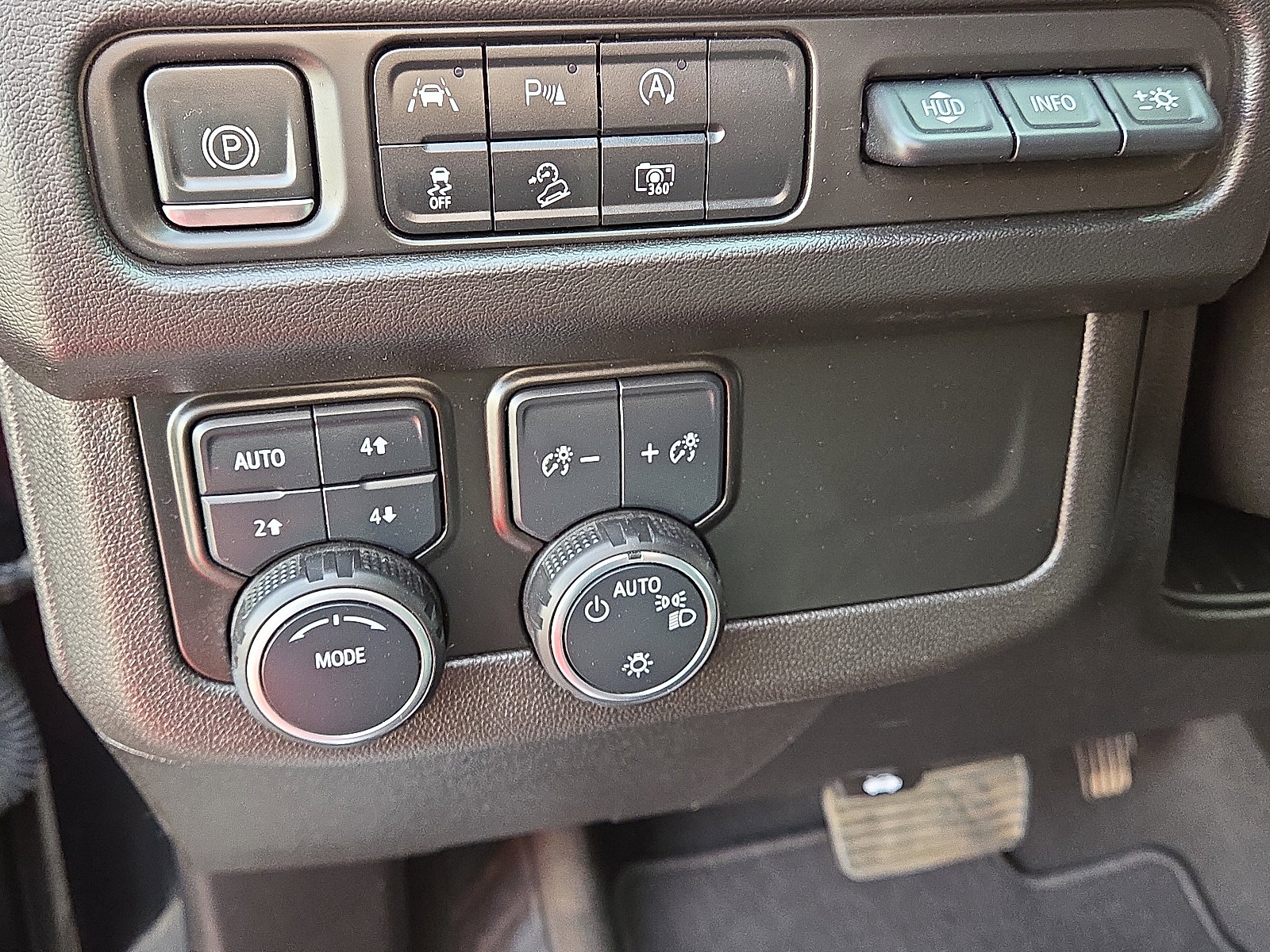 Used 2023 Chevrolet Tahoe High Country image 11