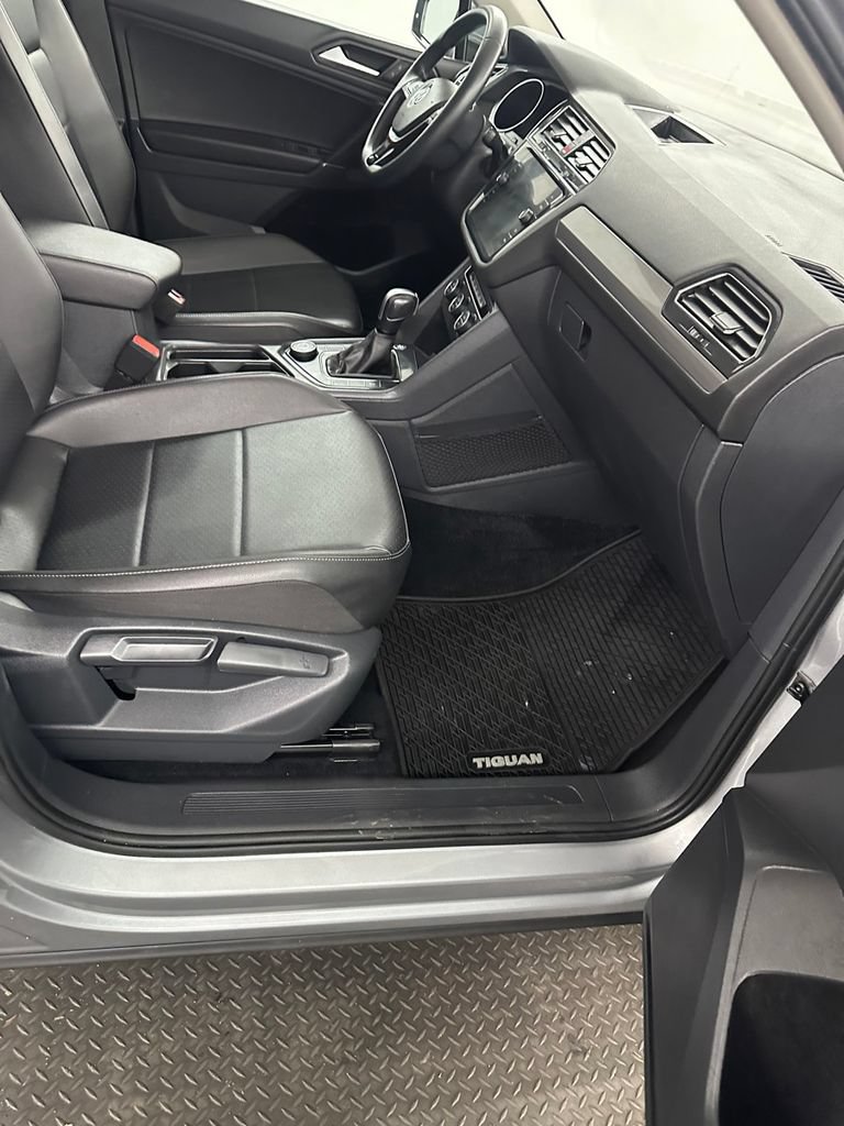 Used 2020 Volkswagen Tiguan SE w/ 3rd Row Seat Package AWD/4WD image 40