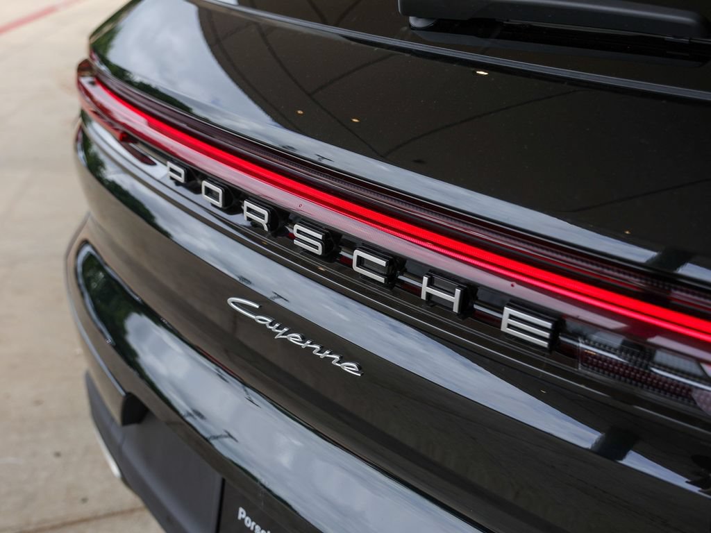 Certified 2025 Porsche Cayenne AWD/4WD image 14