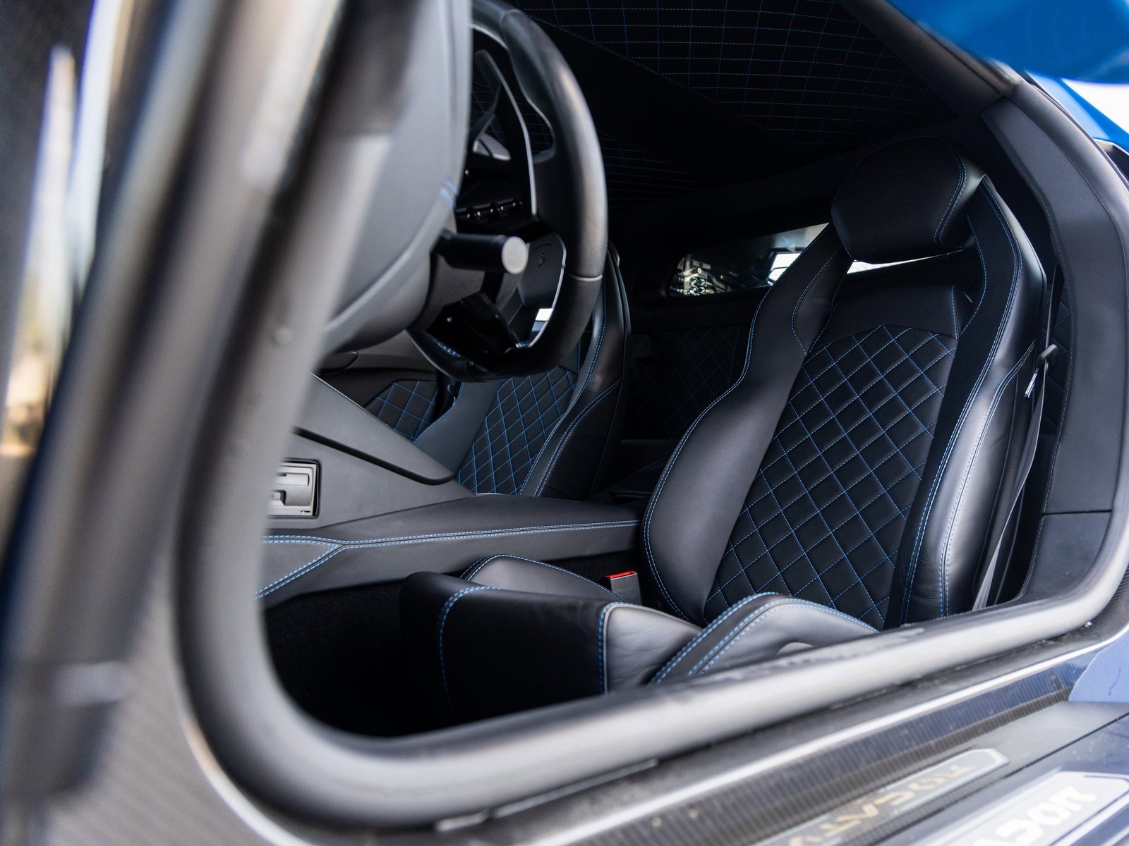 Used 2018 Lamborghini Aventador S image 30