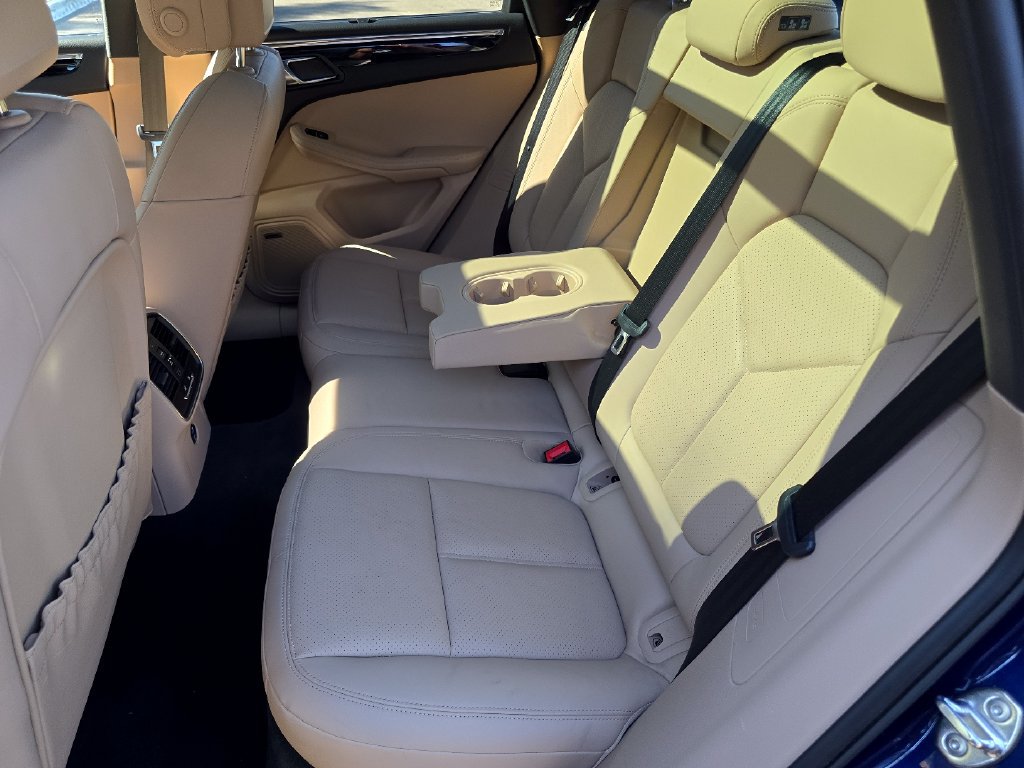 Used 2025 Porsche Macan AWD/4WD image 16