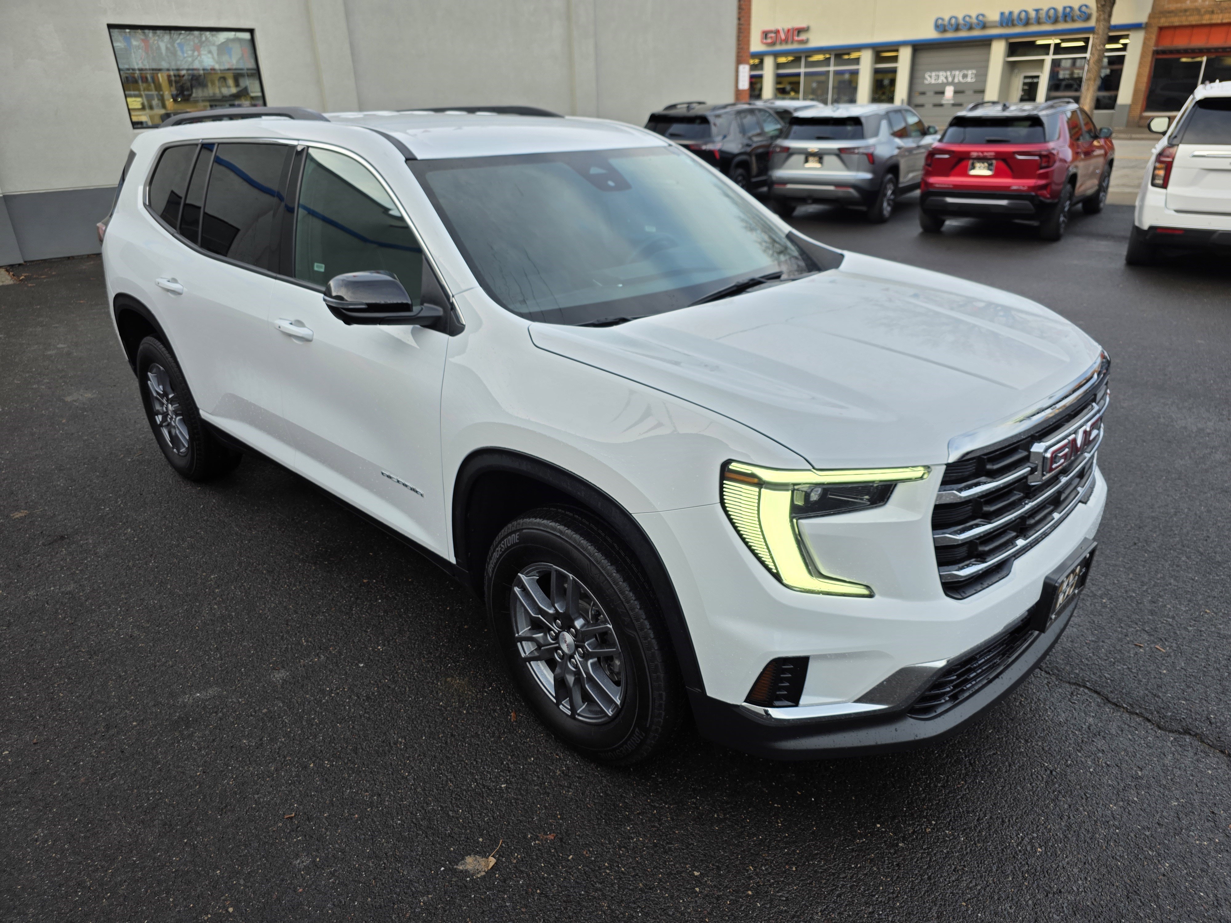 Used 2025 GMC Acadia Elevation image 27