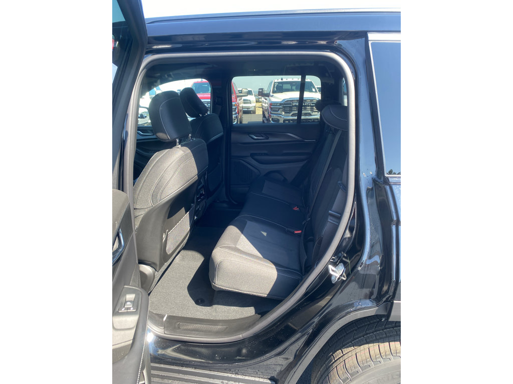 New 2027 Jeep Grand Cherokee Laredo X AWD/4WD image 15