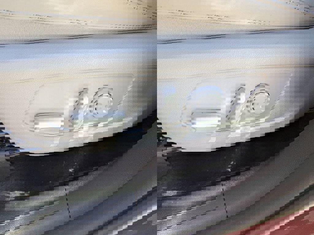 Certified 2025 Kia Sorento S image 17