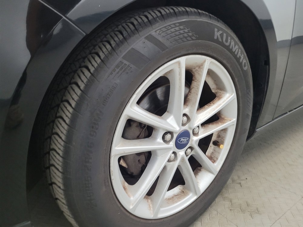 Used 2018 Ford Focus SE w/ Cold Weather Package FWD image 31