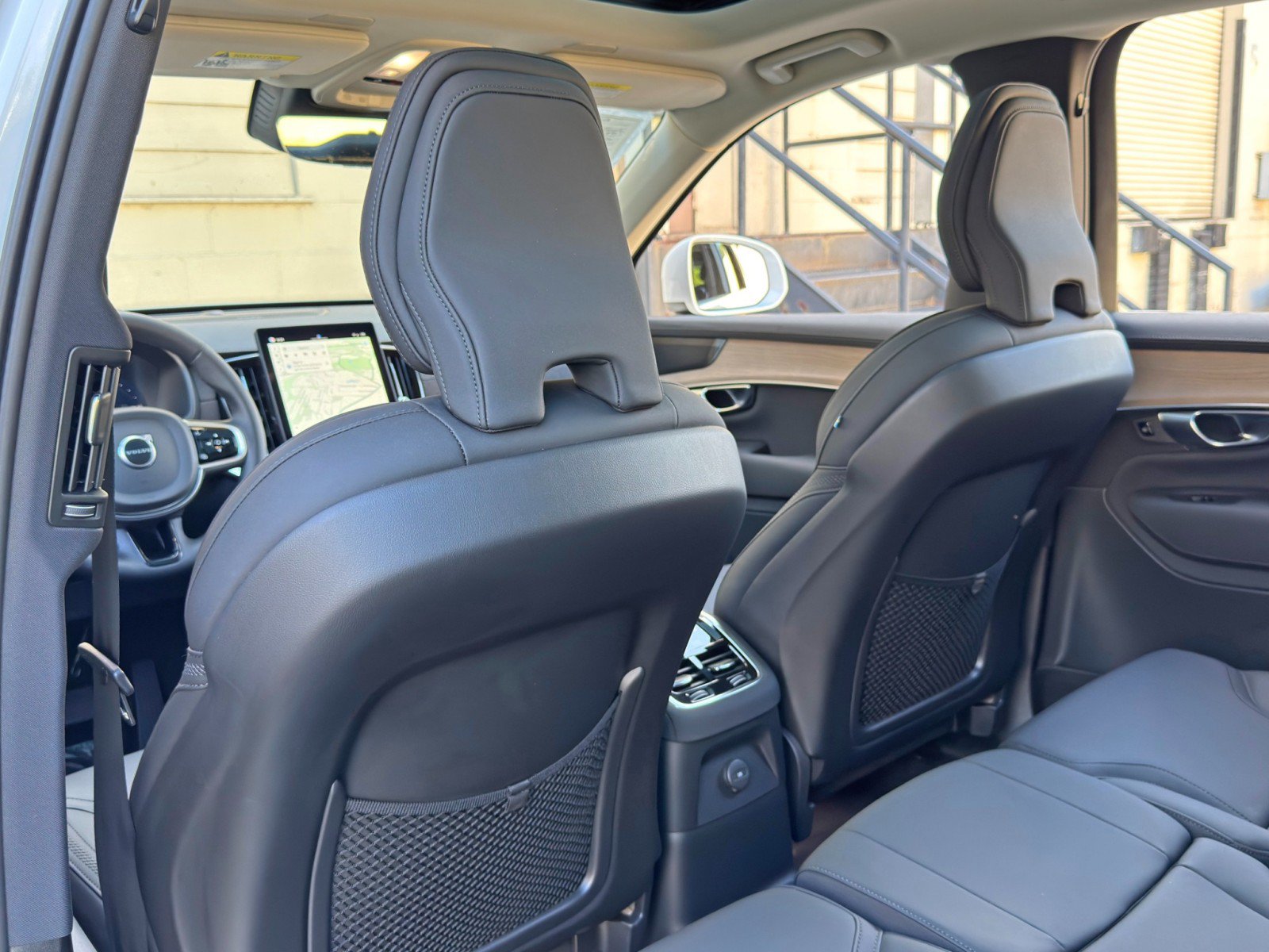 Used 2025 Volvo XC90 T8 Plus w/ Protection Package Premier AWD/4WD image 38