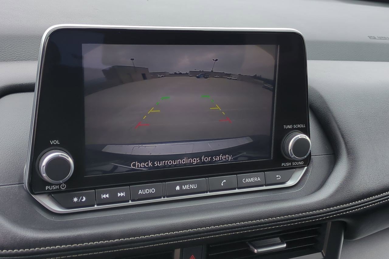 Certified 2025 Nissan Rogue SV image 17