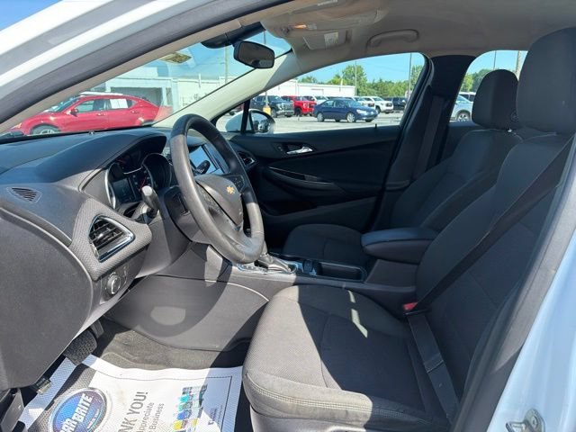 Used 2017 Chevrolet Cruze LT FWD image 10