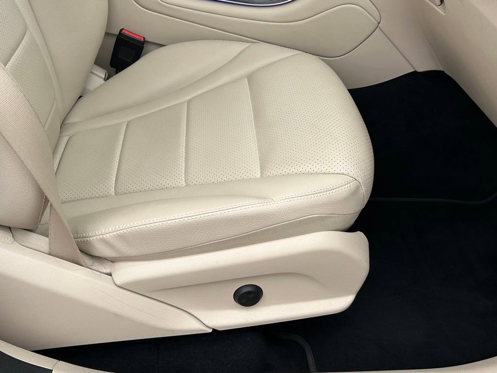 Used 2022 Mercedes-Benz GLC 300 image 36