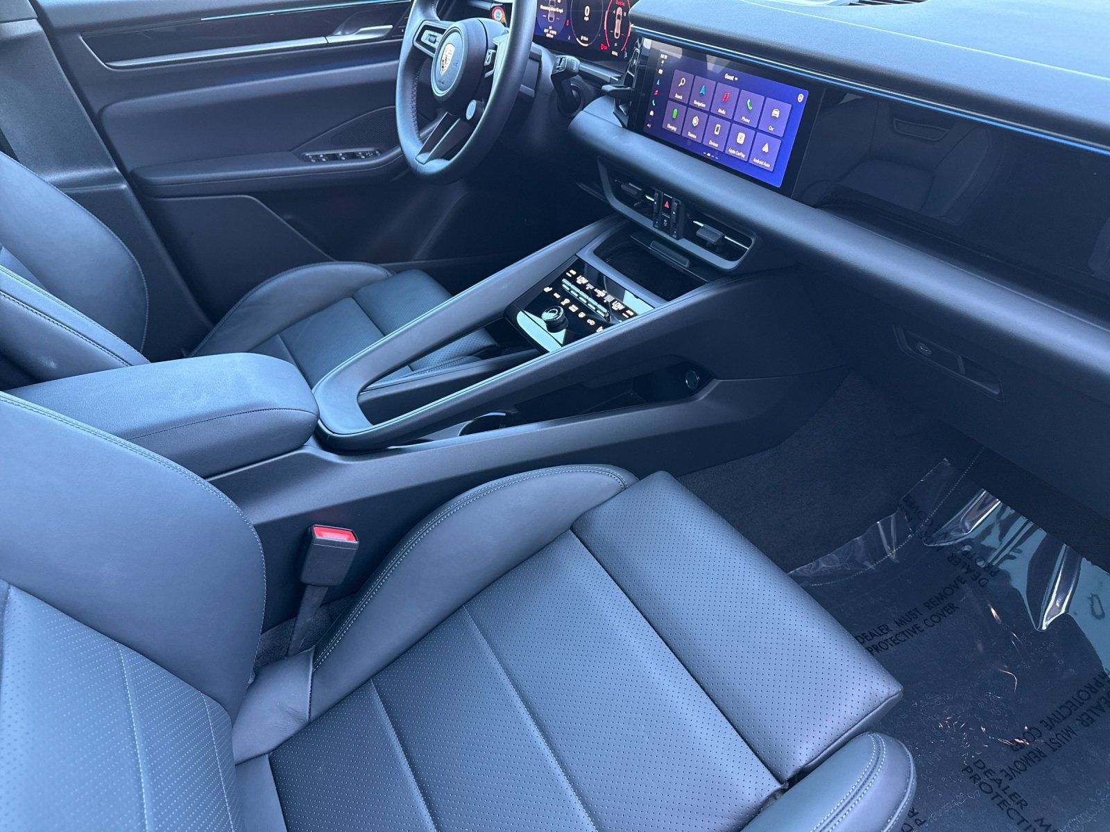 Used 2025 Porsche Macan 4 Electric AWD/4WD image 17