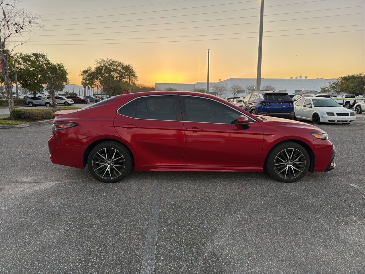 Used 2021 Toyota Camry SE image 4