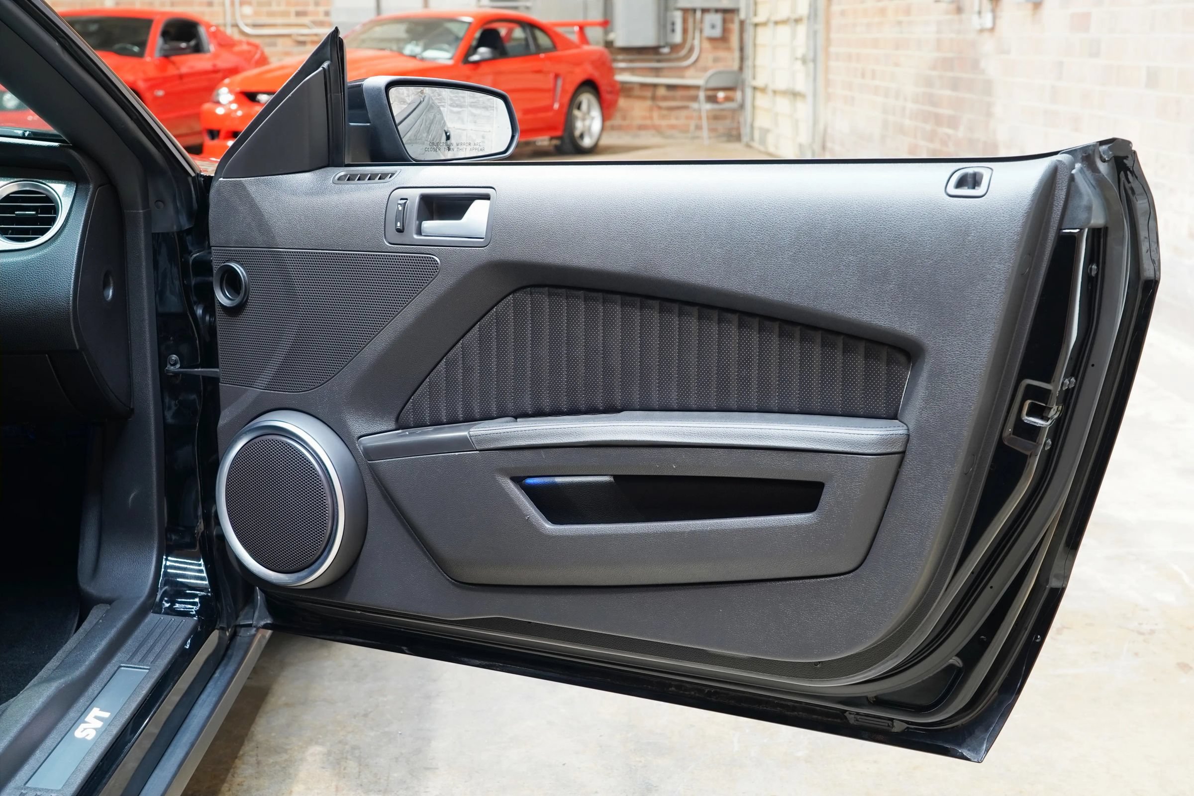 Used 2010 Ford Mustang Shelby GT500 RWD image 46