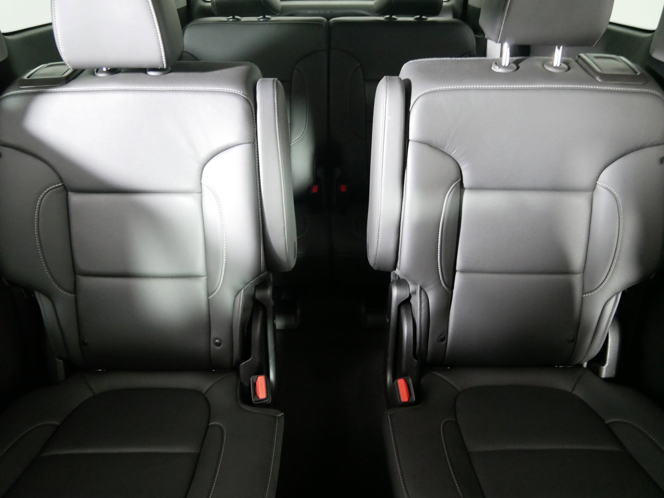 Used 2023 GMC Acadia SLT w/ Technology Package image 13