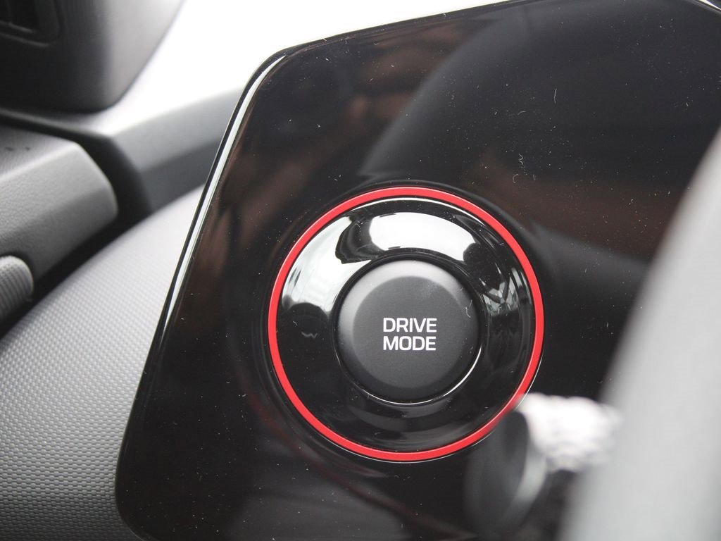 Certified 2025 Hyundai Elantra N Line image 24