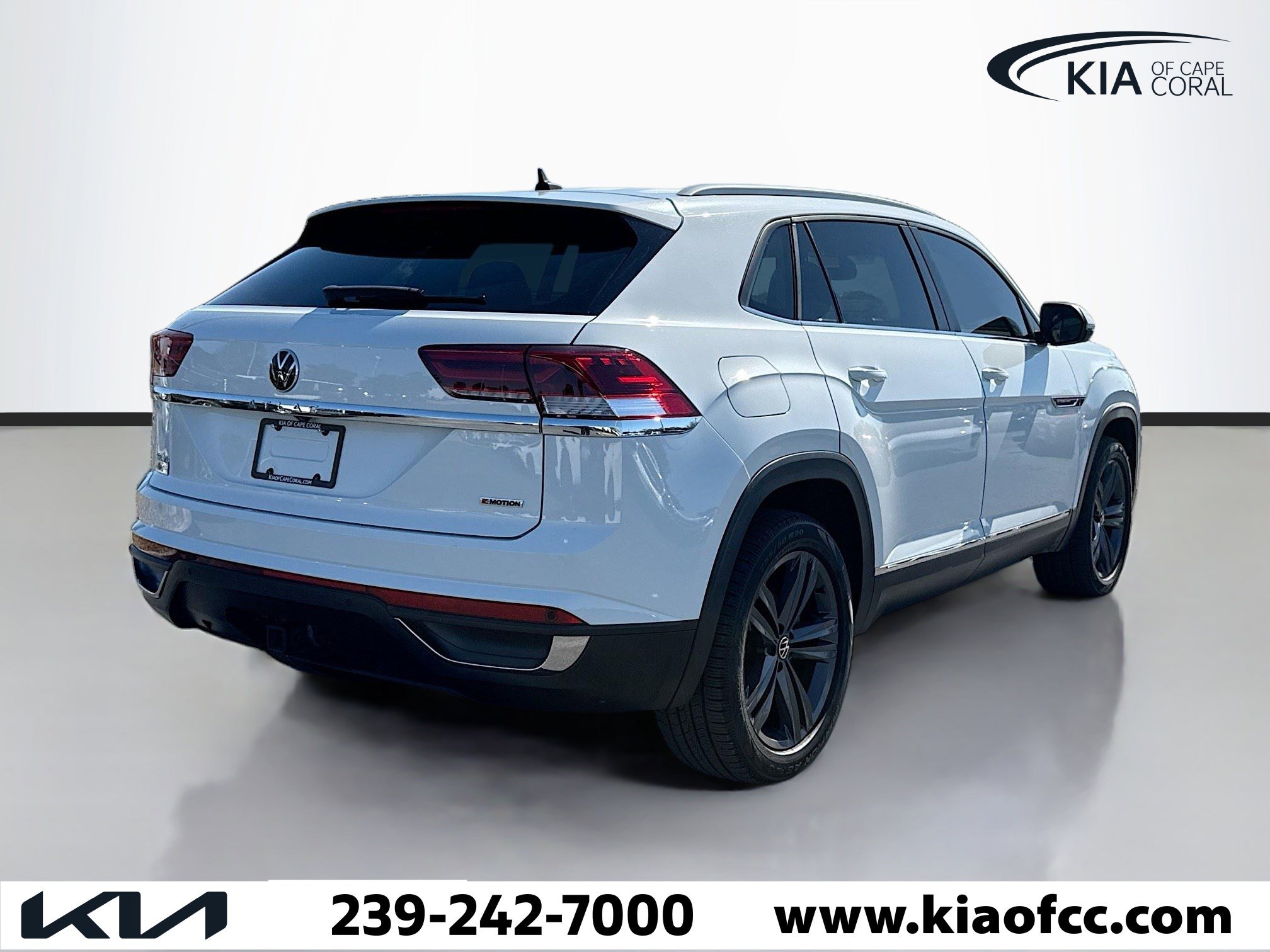 Used 2020 Volkswagen Atlas Cross Sport SE w/ Towing Package image 5