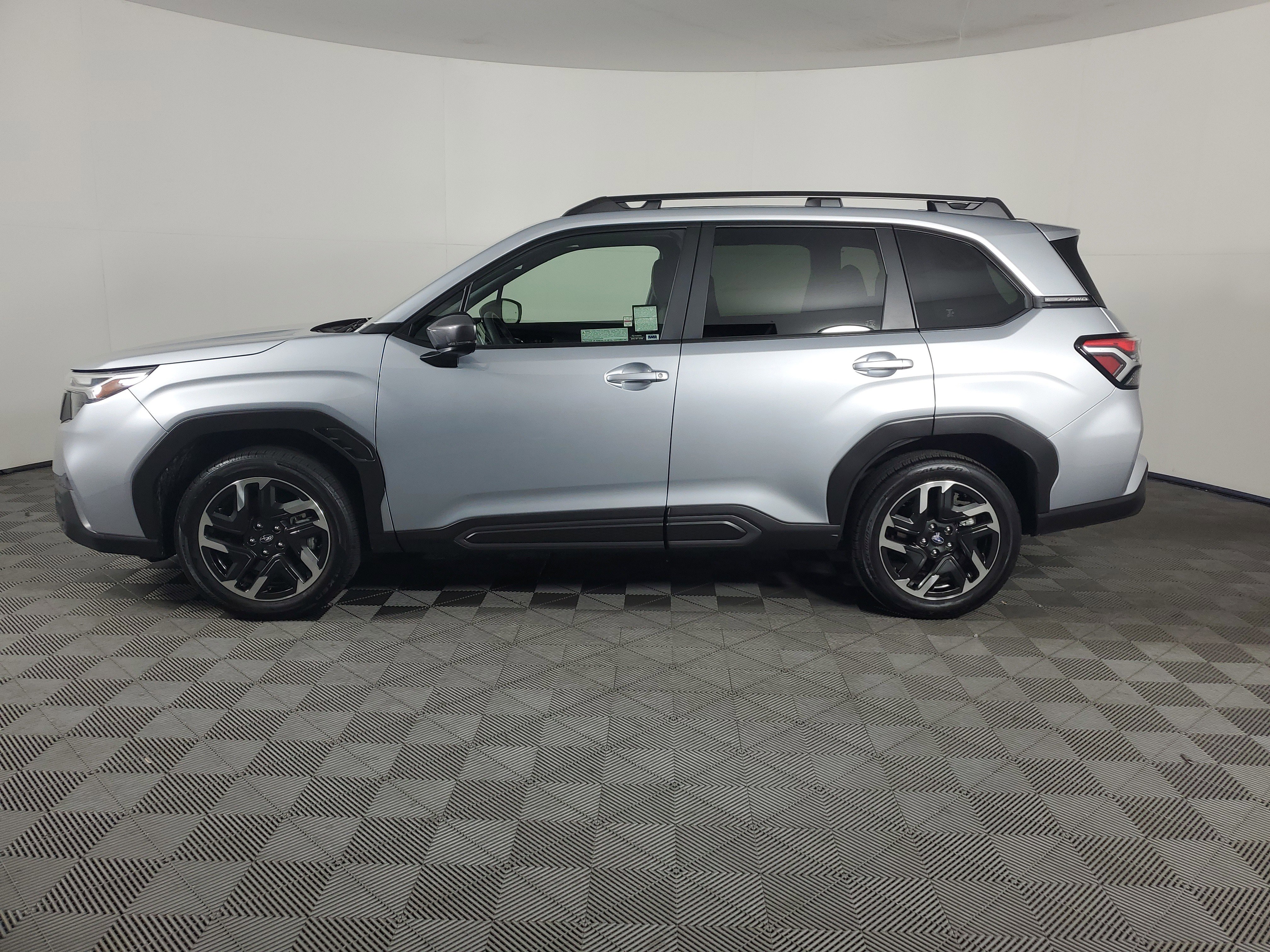 Used 2025 Subaru Forester Limited image 7