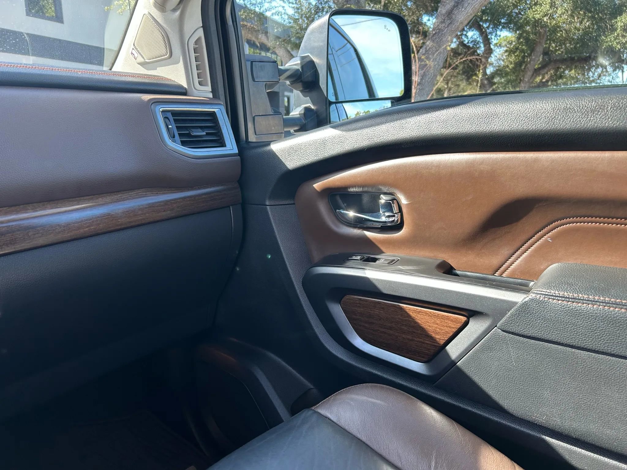 Used 2016 Nissan Titan Platinum Reserve image 7