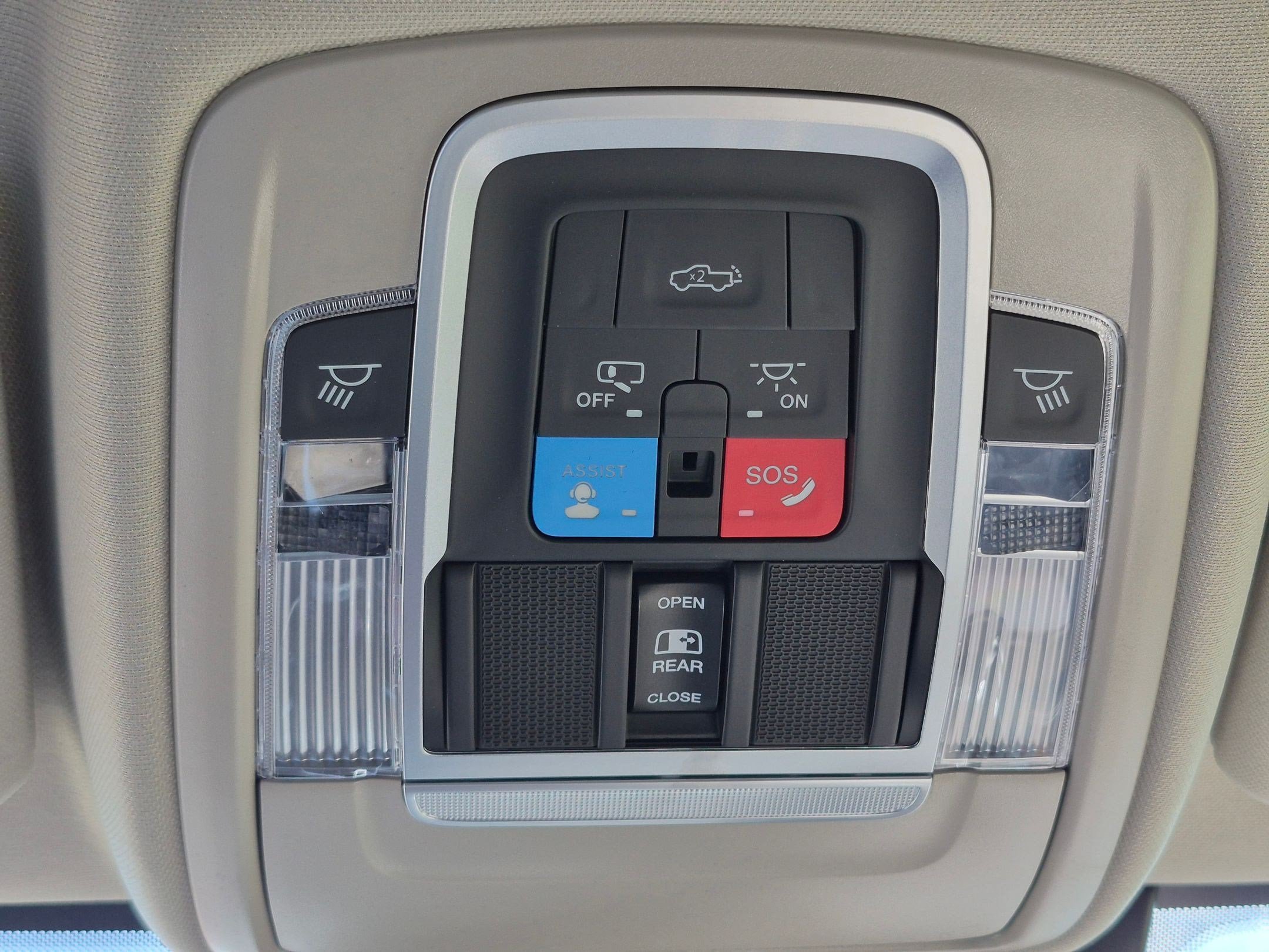 New 2026 RAM 2500 Laramie AWD/4WD image 18