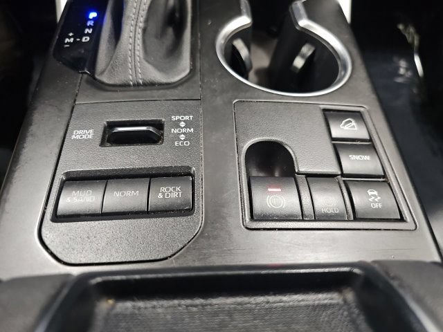 Used 2023 Toyota Highlander XLE AWD/4WD image 23