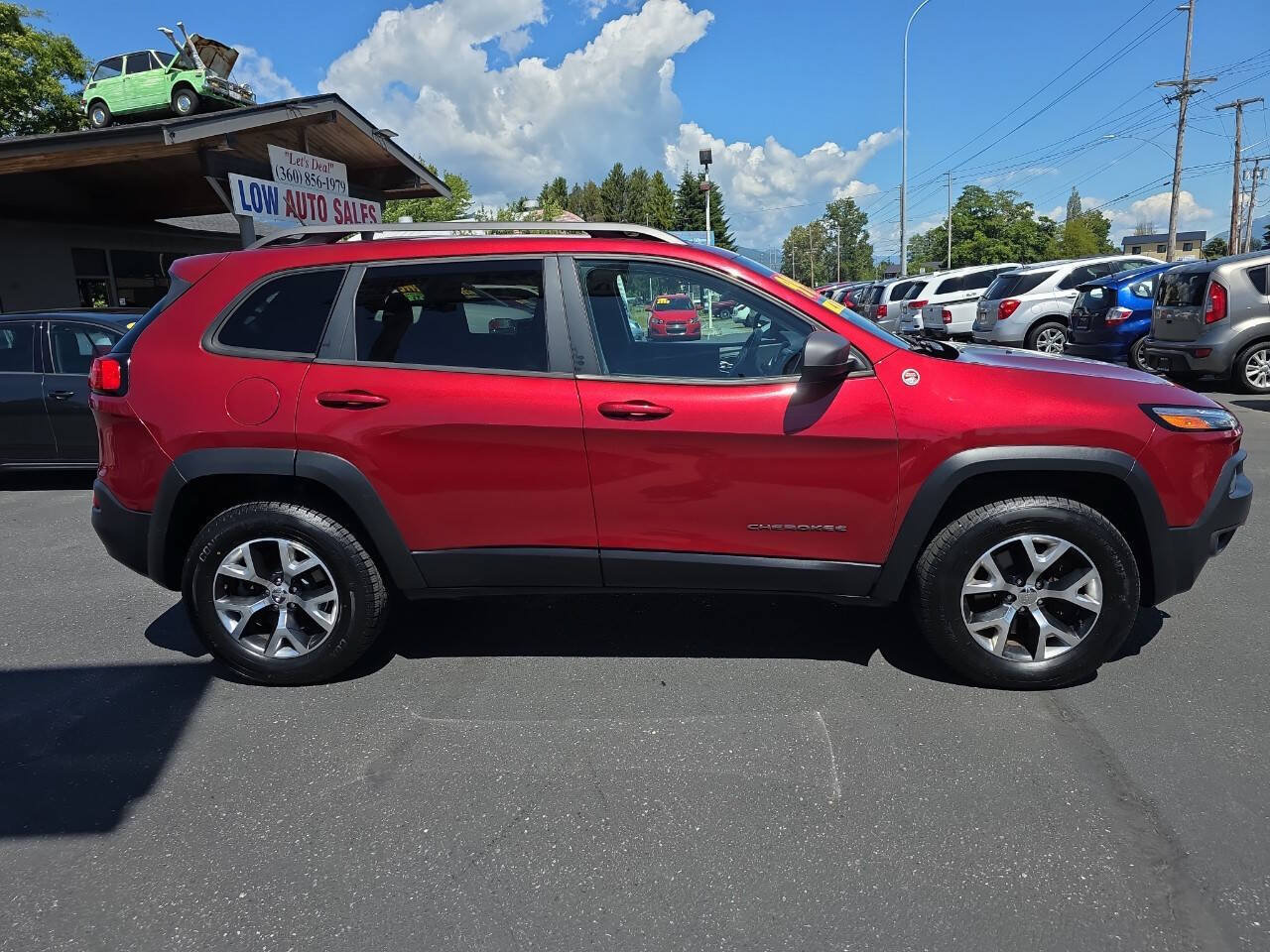 Used 2014 Jeep Cherokee Trailhawk w/ Comfort/Convenience Group AWD/4WD image 13