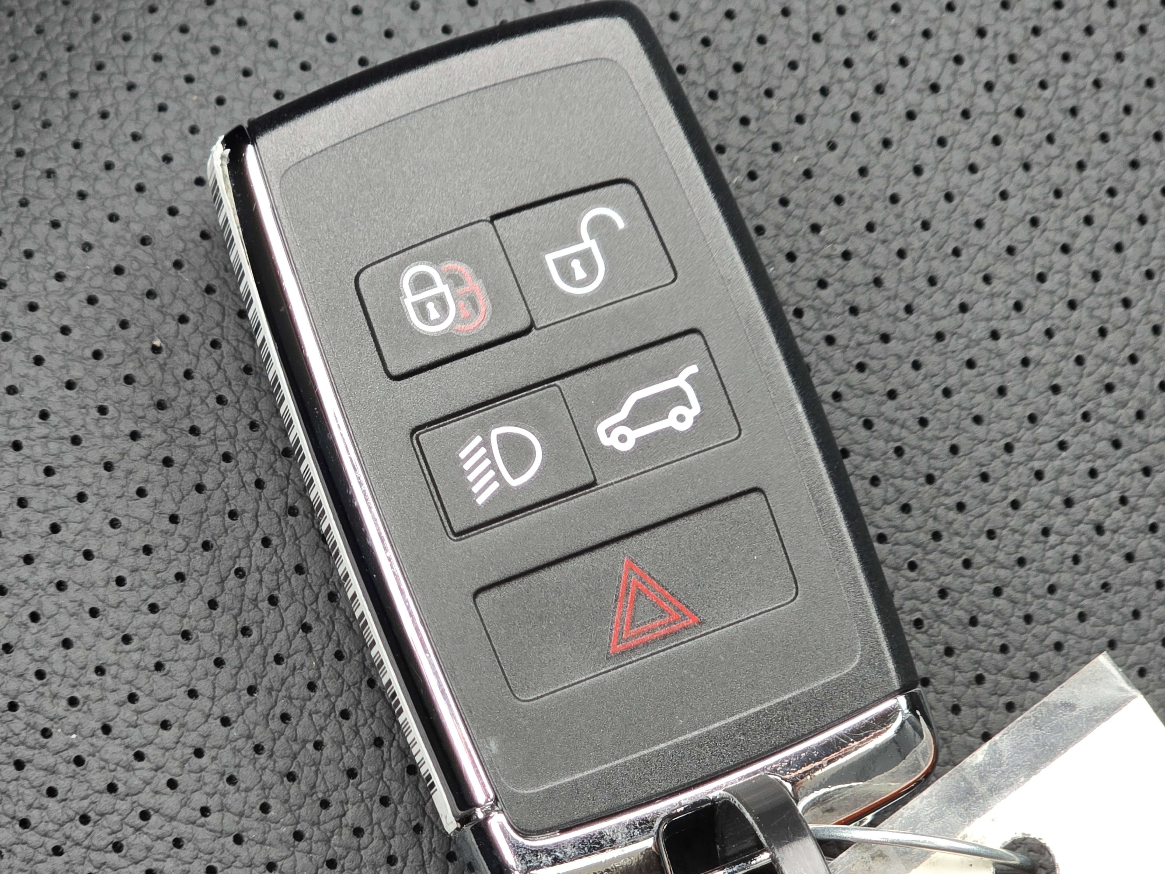 New 2025 Land Rover Discovery Sport S image 40