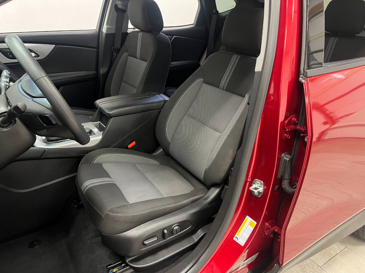 Used 2025 Chevrolet Blazer LT image 24