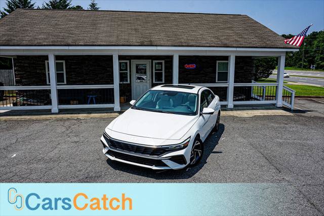 Used 2024 Hyundai Elantra Limited FWD image 2
