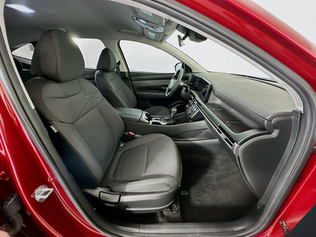 Certified 2025 Hyundai Tucson SE image 26