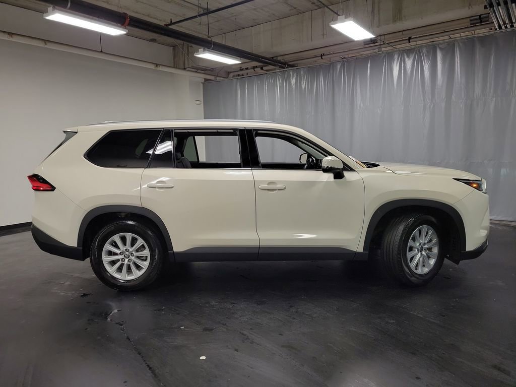 Used 2024 Toyota Grand Highlander XLE AWD/4WD image 9