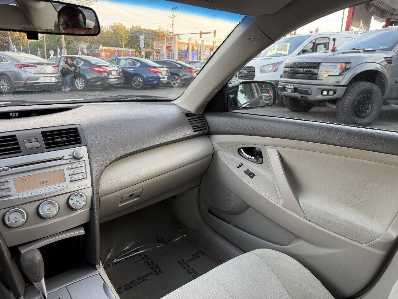 Used 2011 Toyota Camry LE FWD image 16