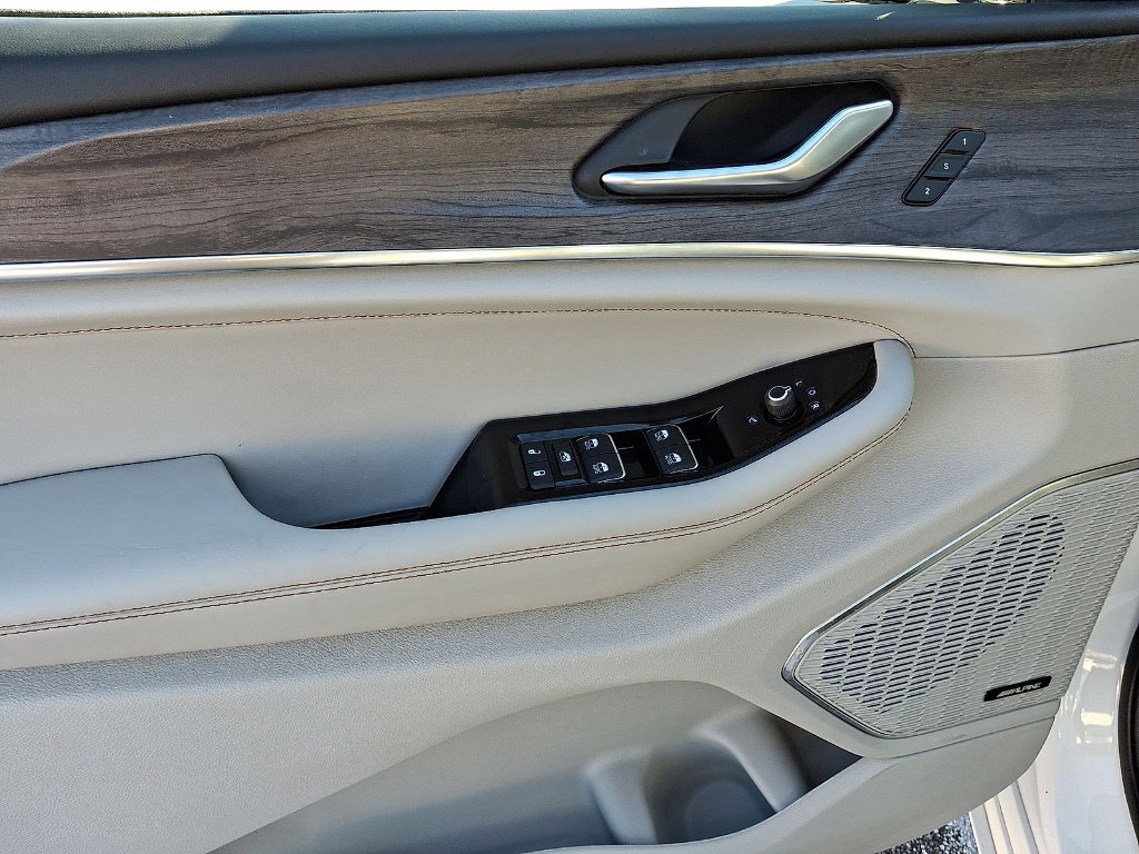 Certified 2023 Jeep Grand Cherokee Overland image 10