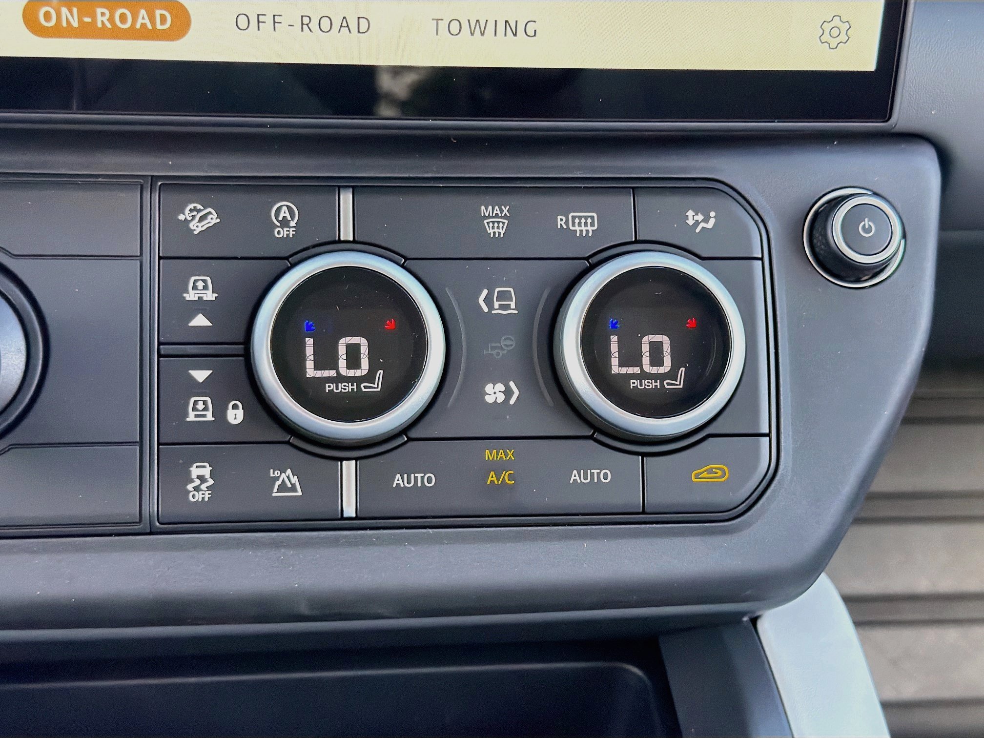 New 2026 Land Rover Defender 110 X-Dynamic SE AWD/4WD image 35
