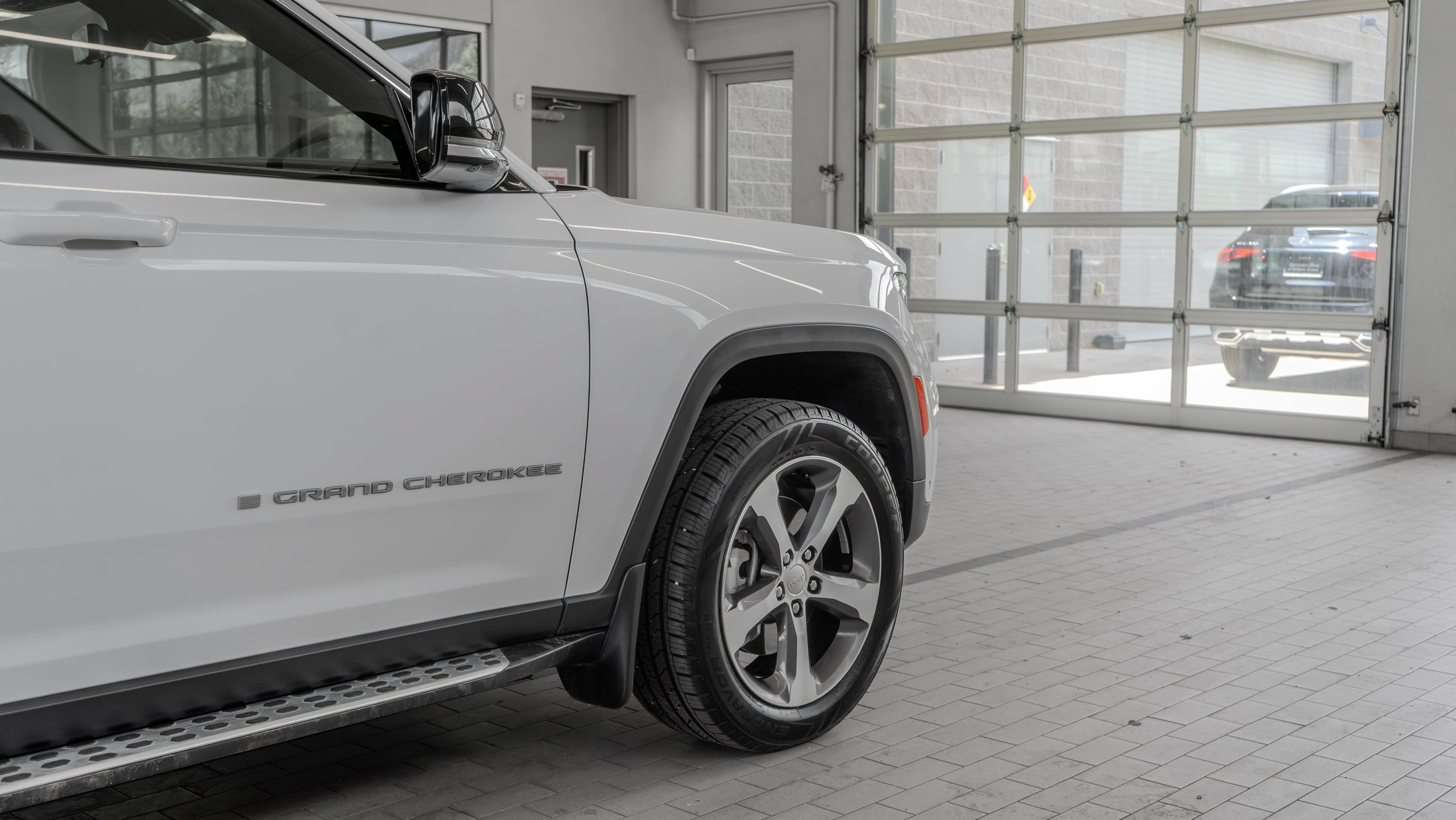 Used 2023 Jeep Grand Cherokee 4WD 4xe w/ Luxury Tech Group II image 29
