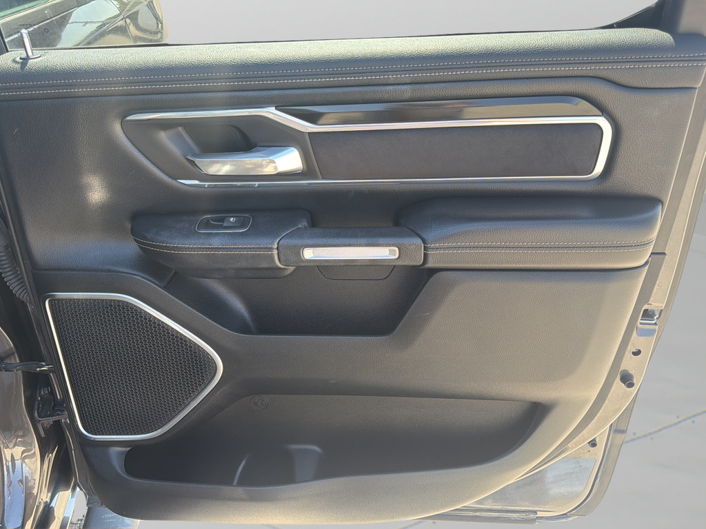 Used 2019 RAM 1500 Laramie w/ Sport Appearance Package AWD/4WD image 11