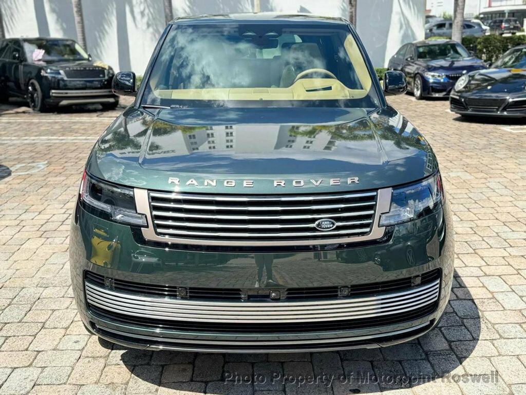 Used 2025 Land Rover Range Rover SV AWD/4WD image 4
