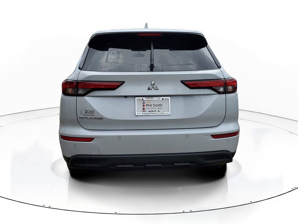 Used 2023 Mitsubishi Outlander ES FWD image 5