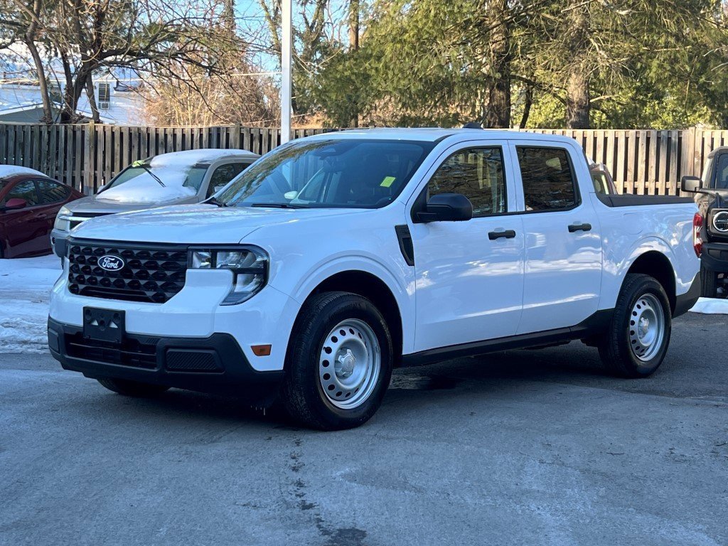 Used 2025 Ford Maverick XL image 2