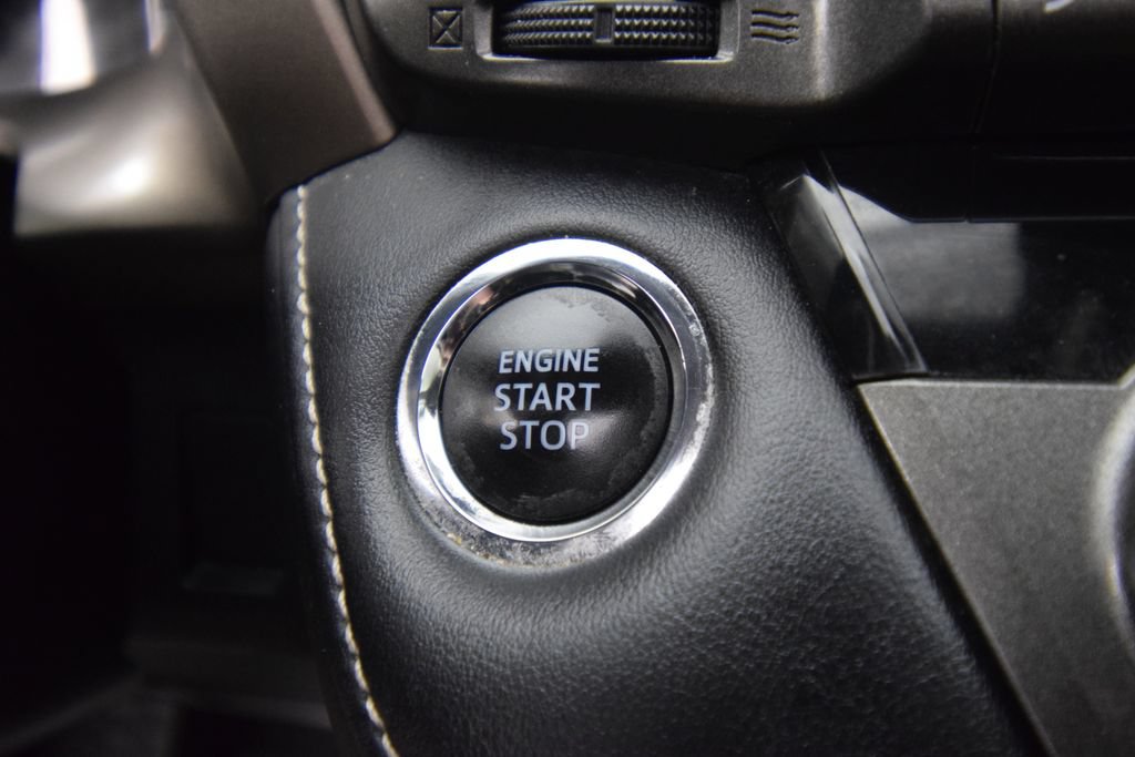 Used 2015 Toyota RAV4 Limited w/ Technology Package AWD/4WD image 32