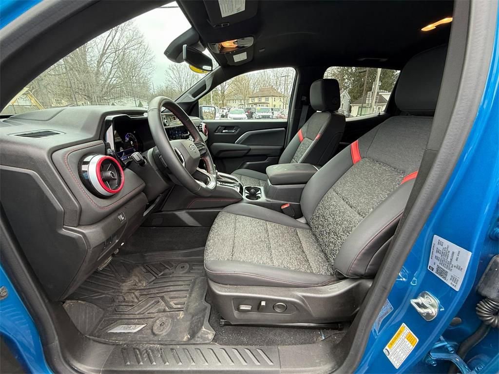 Used 2024 Chevrolet Colorado Z71 w/ Z71 Convenience Package 2 image 16