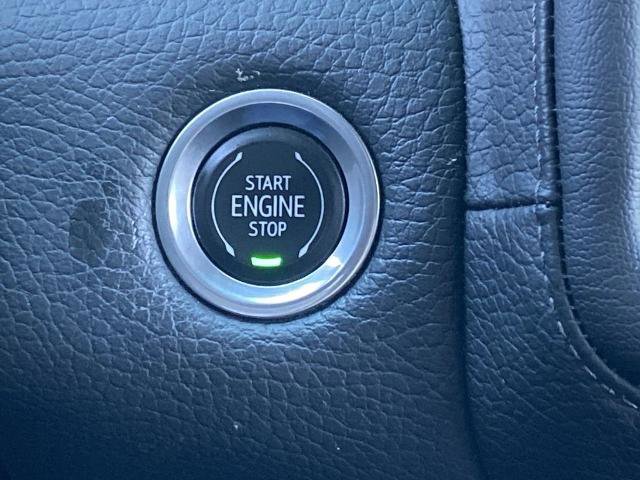 Used 2022 GMC Yukon Denali w/ Denali Reserve Package image 13