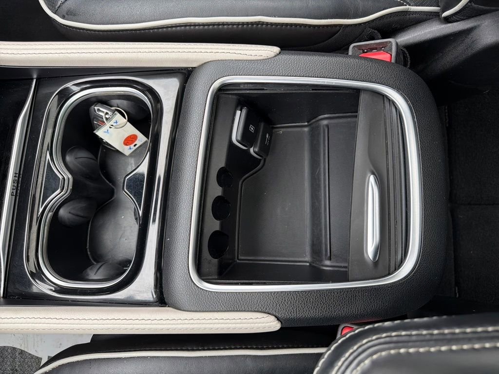 Used 2023 Chrysler Pacifica Limited FWD image 19