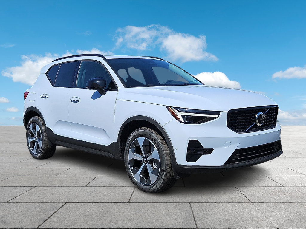 New 2026 Volvo XC40 B5 Plus w/ Climate Package