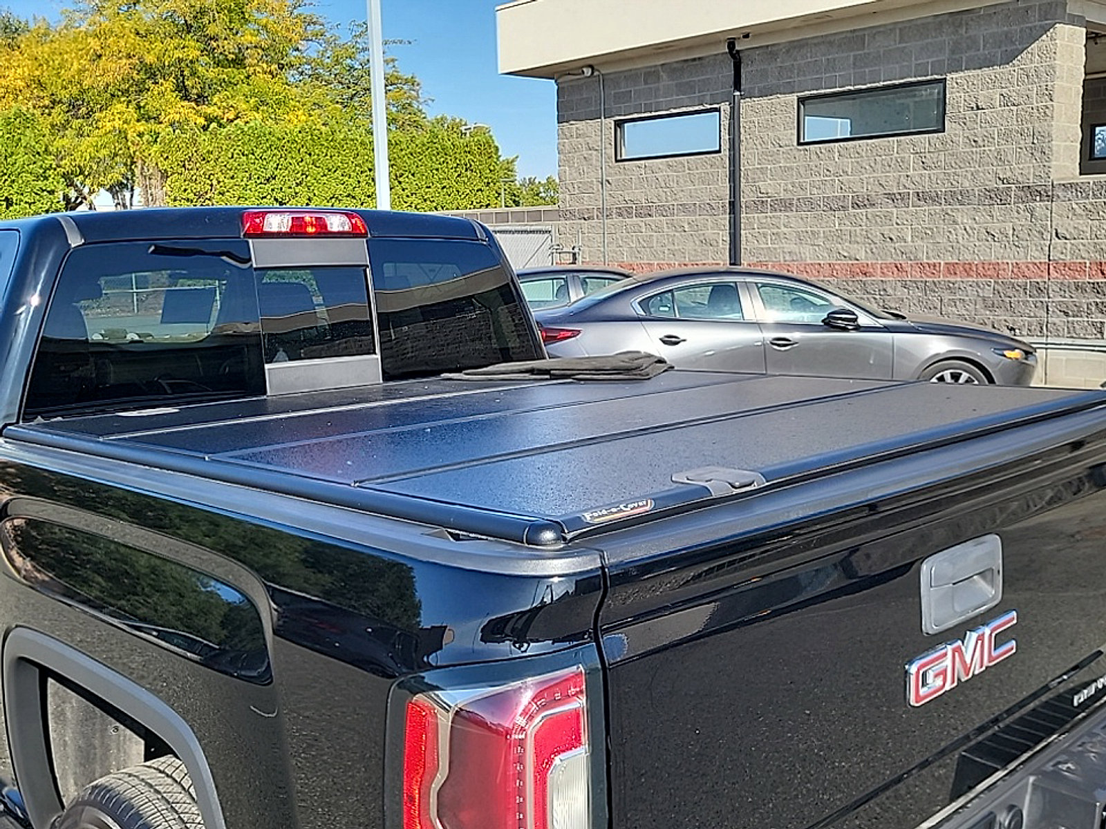 Used 2016 GMC Sierra 1500 Denali w/ Enhanced Driver Alert Package AWD/4WD image 32