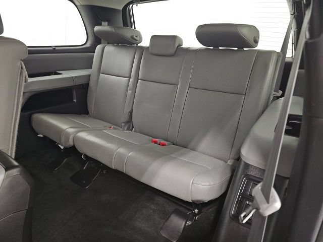 Used 2017 Toyota Sequoia Platinum AWD/4WD image 30