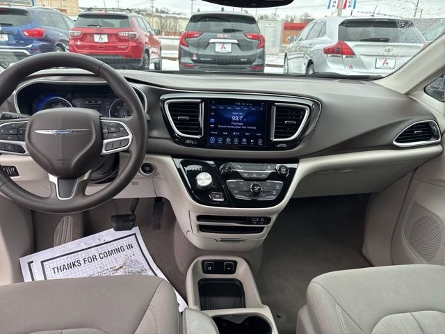 Used 2017 Chrysler Pacifica Touring image 16
