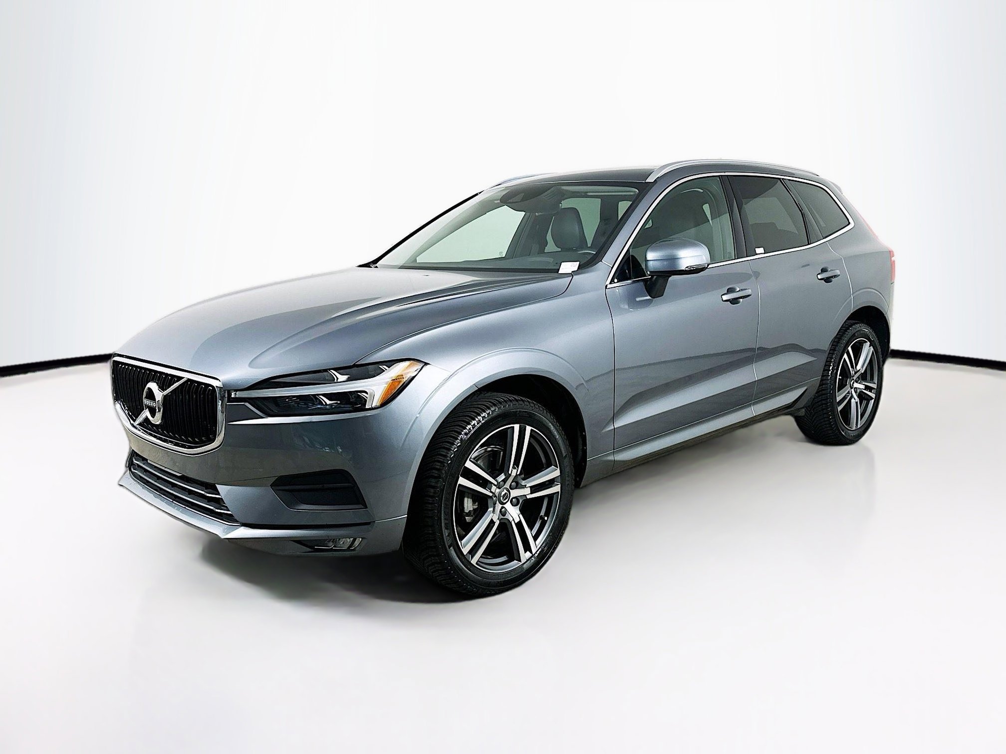 Used 2021 Volvo XC60 T5 Momentum w/ Protection Package Premier FWD image 3
