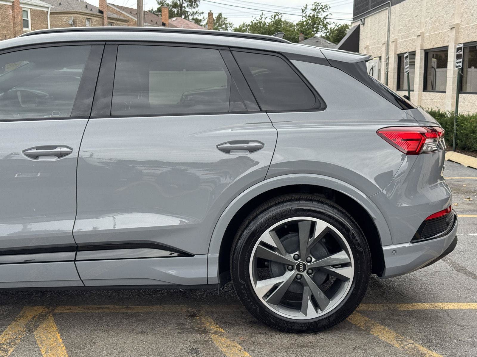 Used 2024 Audi Q4 e-tron Premium Plus w/ Premium Plus AWD/4WD image 3