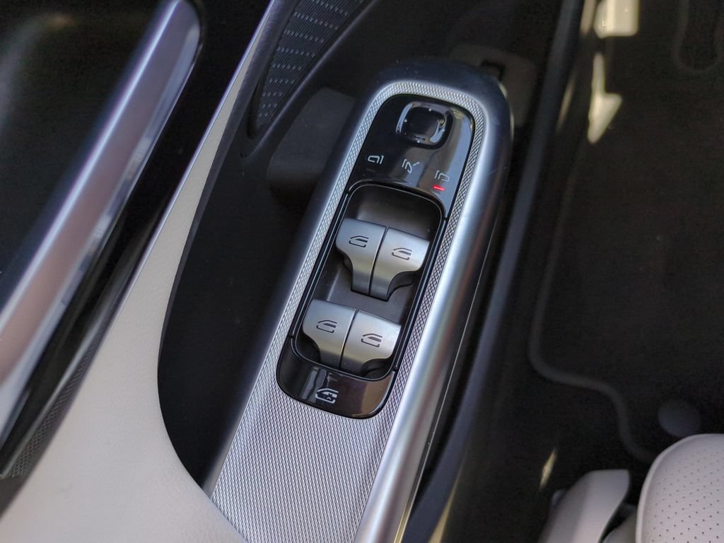 Used 2025 Mercedes-Benz E 350 Sedan image 19